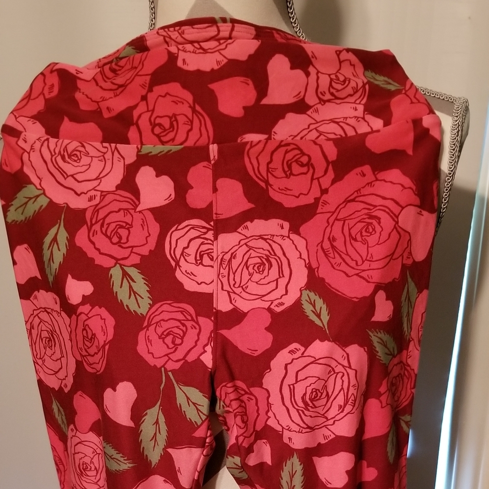 NWT LULAROE OS LEGGINGS VALENTINE'S